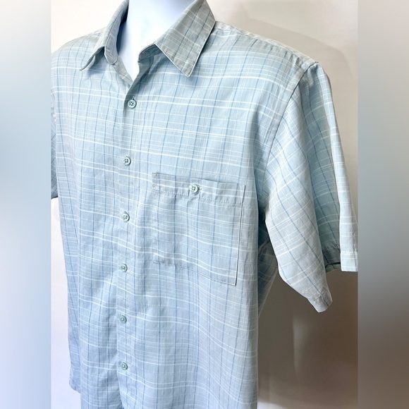 DAVID TAYLOR Light blue and white plaid short sleeve shirt size M. - Picture 2 of 12